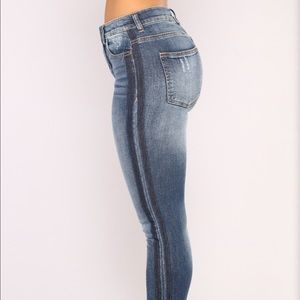 Fashion Nova high rise jeans Sz 5/ 27 w